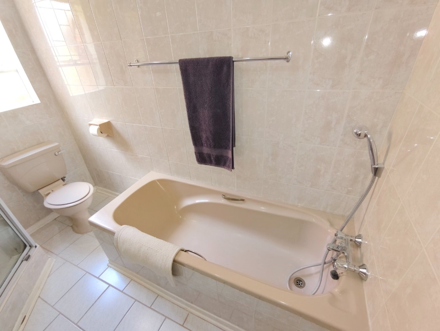 To Let 3 Bedroom Property for Rent in Pentagon Park Free State